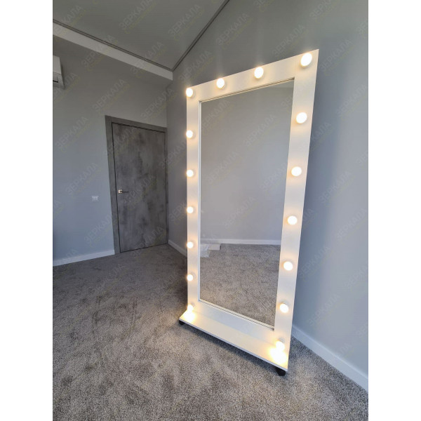 Выполненная работа: белое гримерное зеркало со светодиодными лампочками в раме 180х80 см